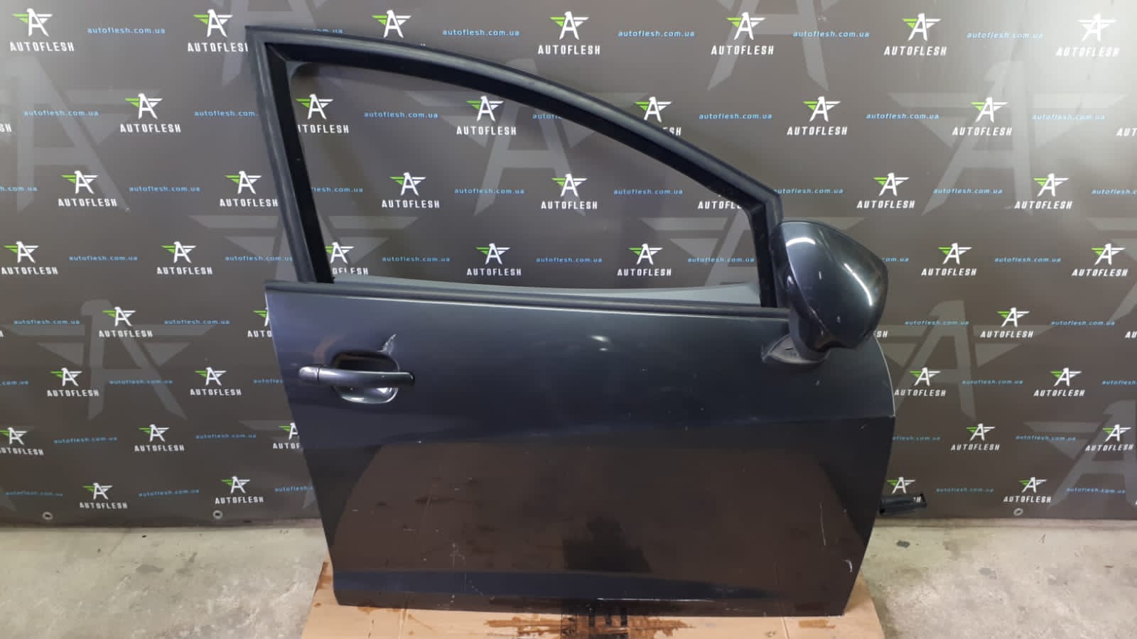 Б/у дверь передняя правая 6J4831056 для Seat Ibiza IV