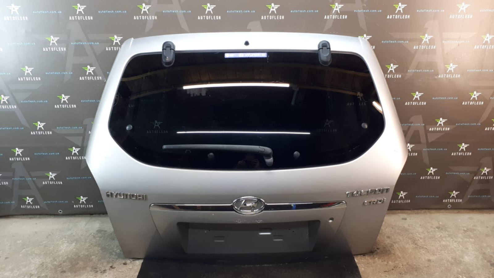 Б/у стекло крышки багажника 871112E011 для Hyundai Tucson