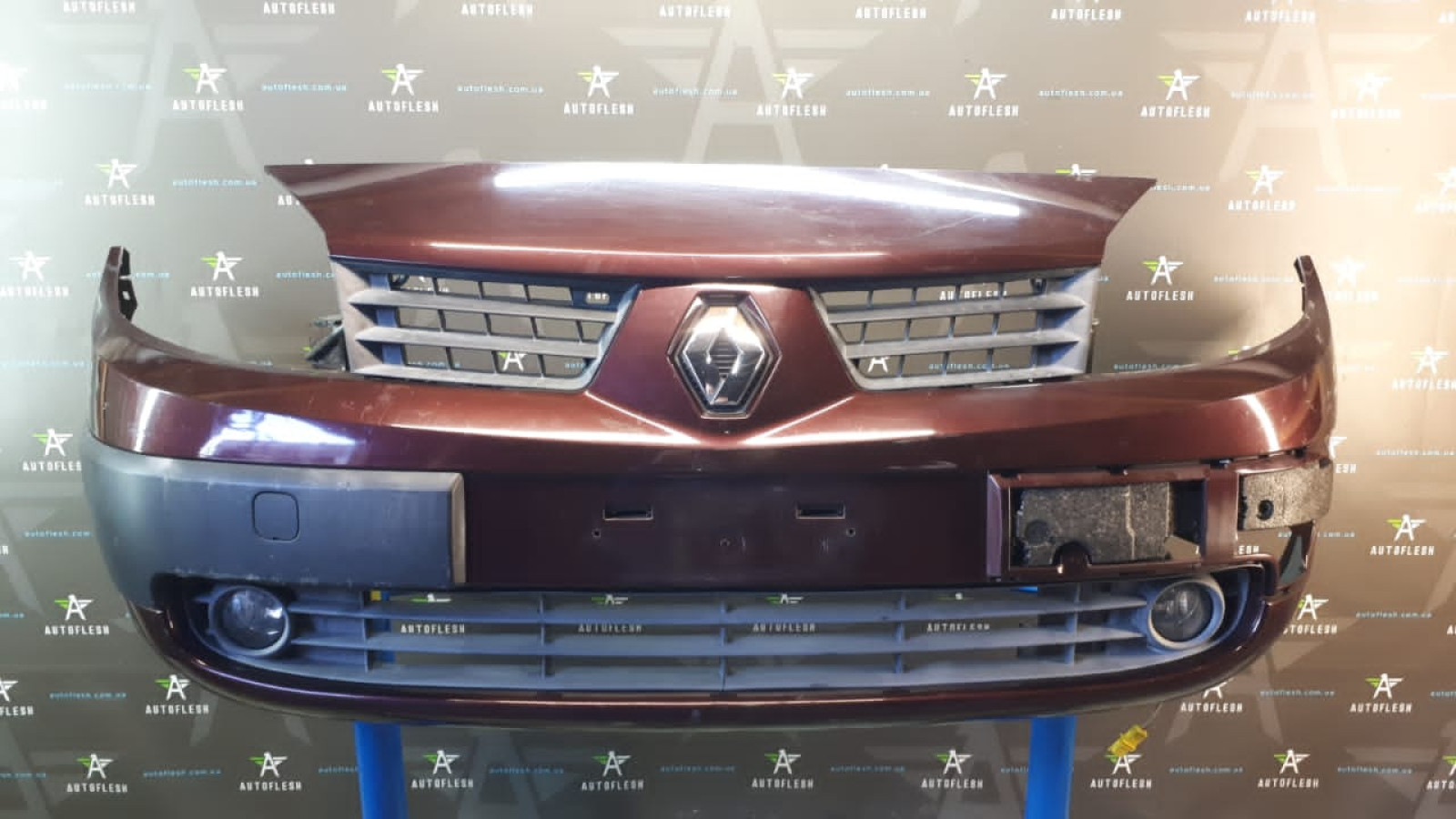 Б/у бампер передний в сборе для Renault Scenic II