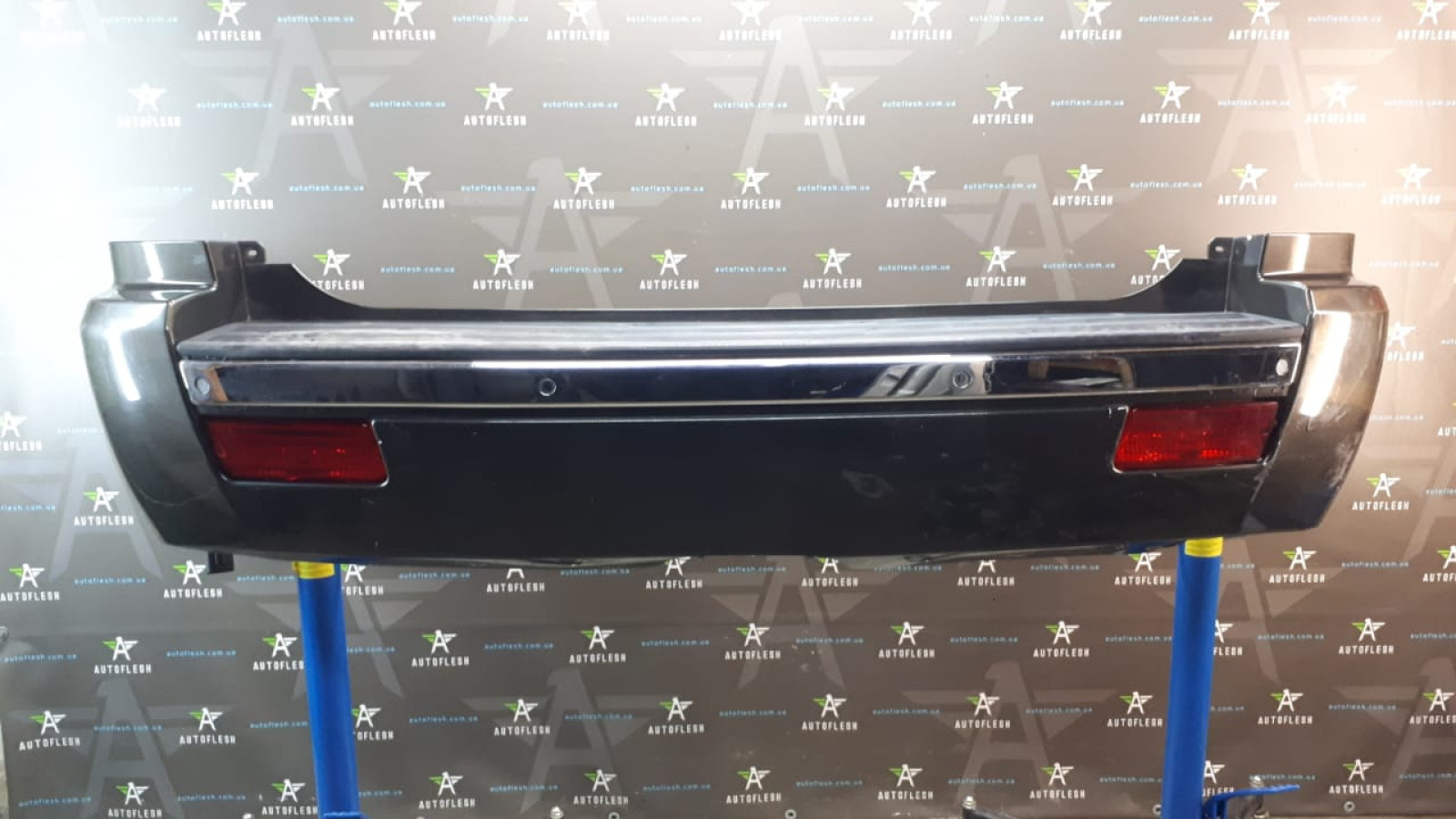 Б/у бампер задний в сборе 5JM121JTAE для Jeep Grand Cherokee III Б/у бампер задний в сборе 5JM121JTAE для Jeep Grand Cherokee III