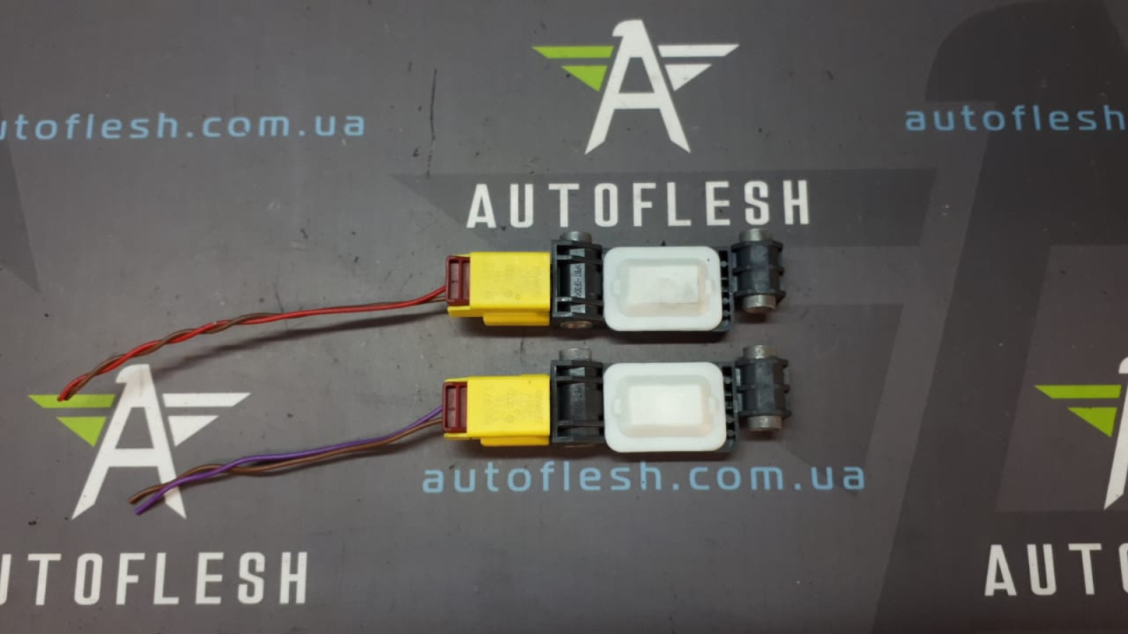 Б/у датчик удара/ датчик airbag передний 8J0959651 для Audi A3, R8, TT/ Seat Exeo Б/у датчик удара/ датчик airbag передний 8J0959651 для Audi A3, R8, TT/ Seat Exeo