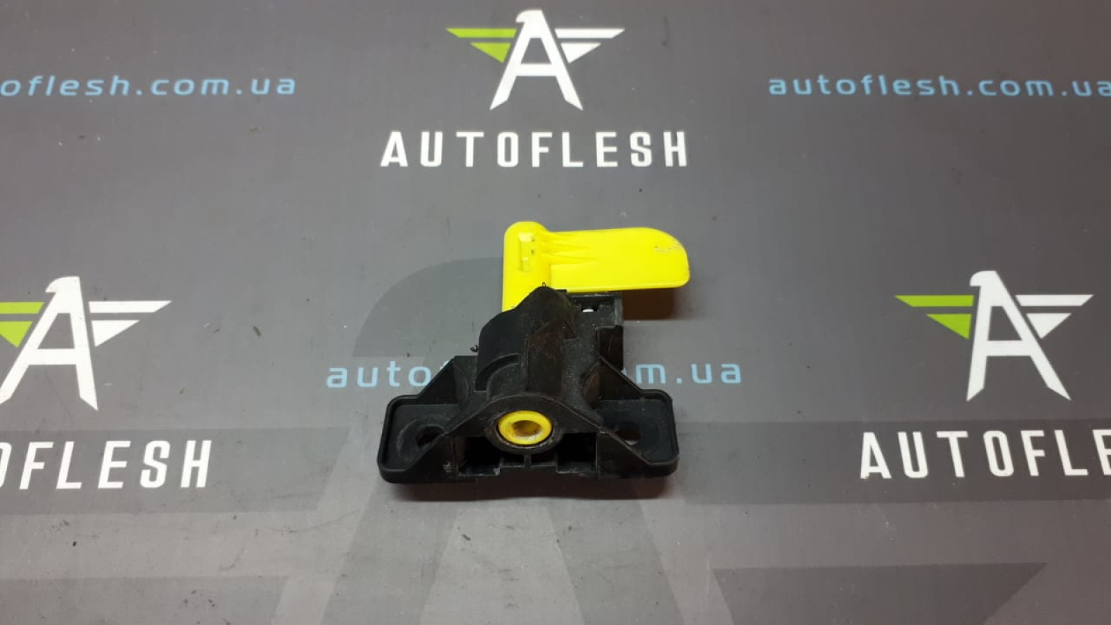 Б/у замок двери задней левой 9682085077 для Citroen Berlingo/ Peugeot Partner