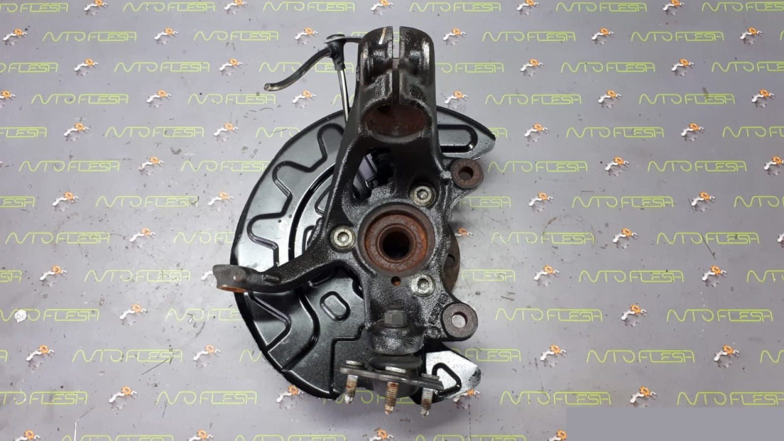 Б/у цапфа передняя/ поворотный кулак 5Q0407255Q для Audi A3/ Seat Leon/ Skoda Octavia III/ Volkswagen Golf VII