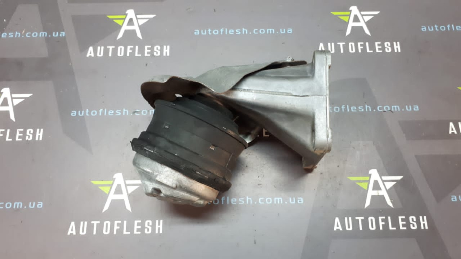 Б/у подушка двигателя/ опора двигателя/ лапа 6042230004 для Mercedes C-Class/ E-Class