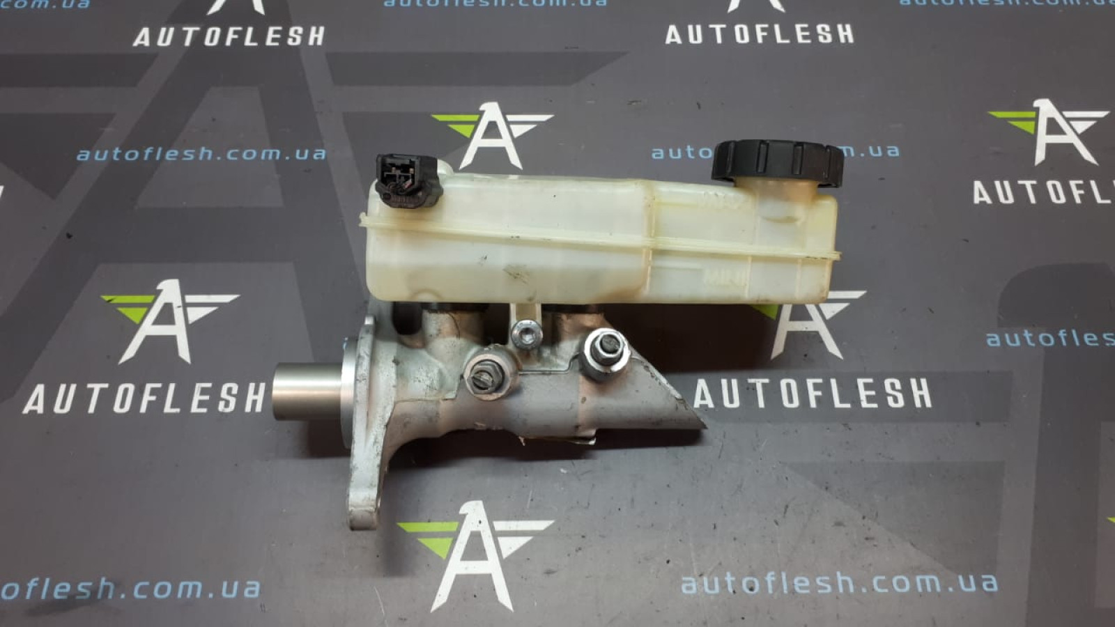 Б/у главный тормозной цилиндр 460115826R, 460910009R для Renault Grand Scenic III/ Megane III/ Scenic III Б/у главный тормозной цилиндр 460115826R, 460910009R для Renault Grand Scenic III/ Megane III/ Scenic III