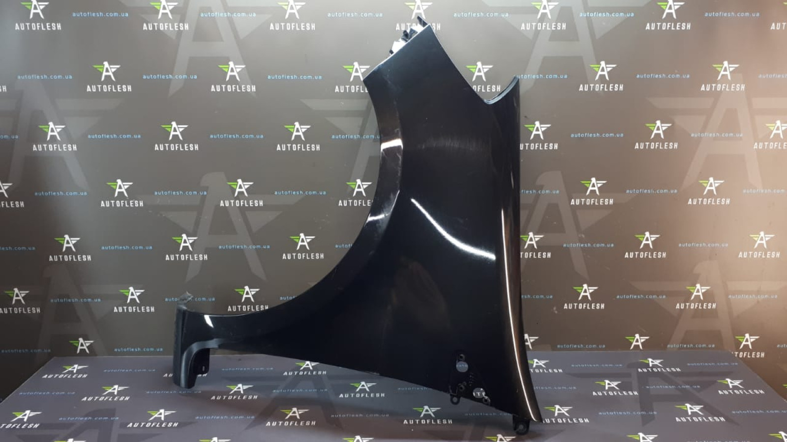 Б/у крыло переднее левое 8200256117 для Renault Clio III