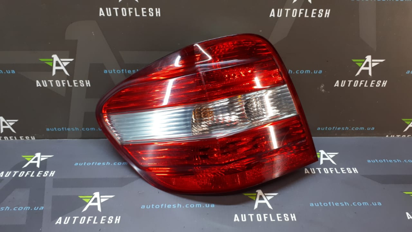 Бу фонарь левый A1648201964 для Mercedes ML-Class