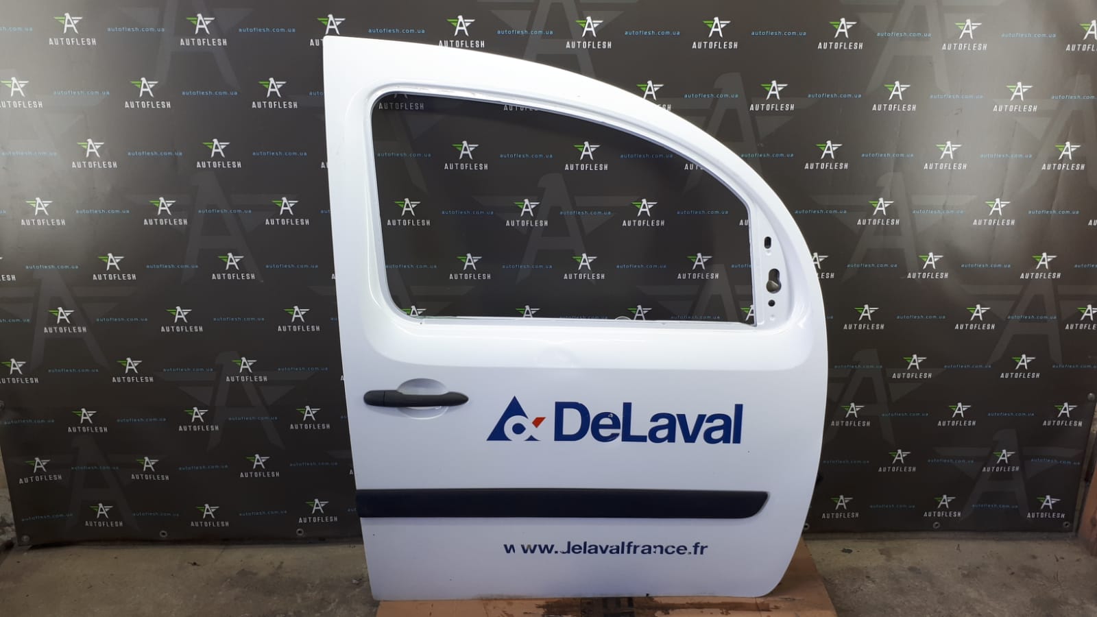 Б/у дверь передняя правая 801004234R для Renault Kangoo II Б/у дверь передняя правая 801004234R для Renault Kangoo II