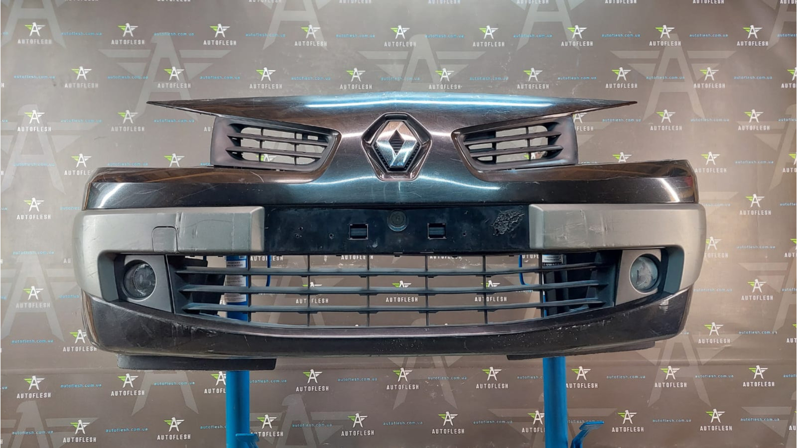 Б/у бампер передний 7701476892 для Renault Megane II