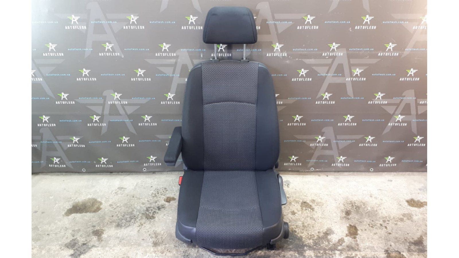Б/у сиденье водительское/ подлокотник для Mercedes Vito