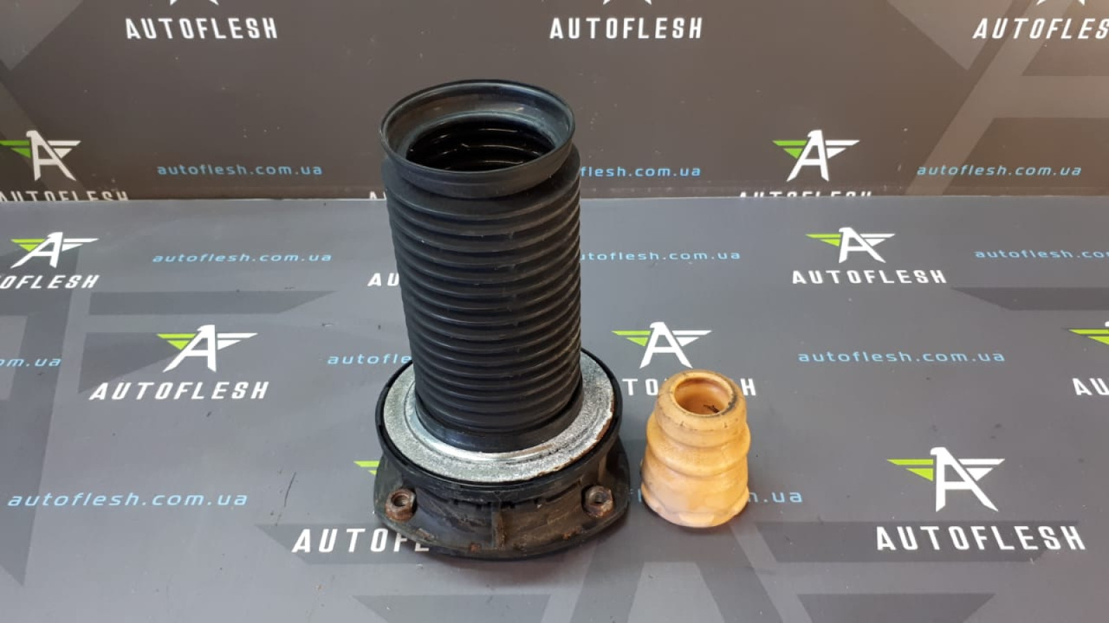 Б/у опора амортизатора переднего/ пыльник/ отбойник 5Q0412331D, 1K0412303B для Volkswagen Golf VII Б/у опора амортизатора переднего/ пыльник/ отбойник 5Q0412331D, 1K0412303B для Volkswagen Golf VII