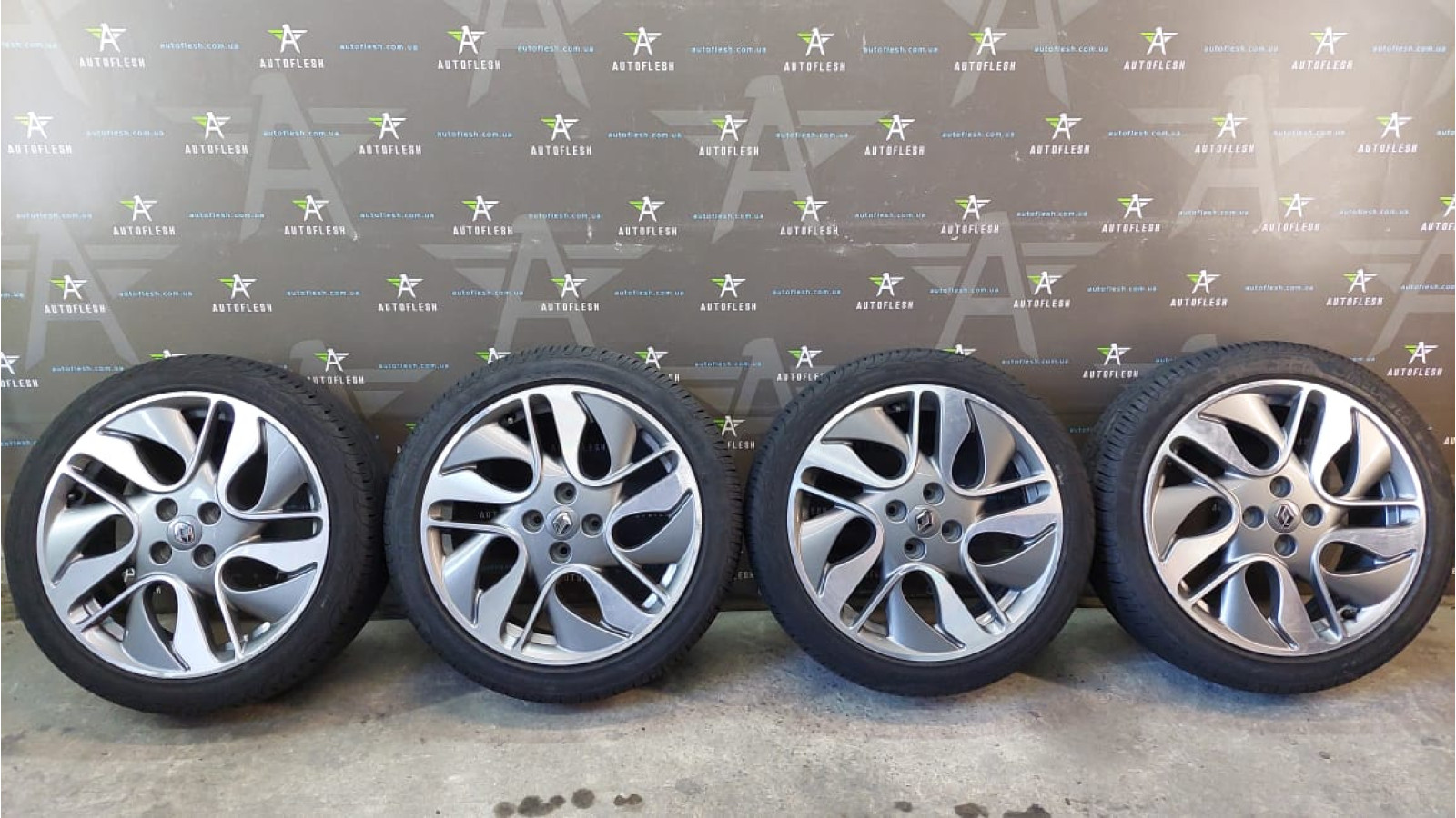 Б/у диски R17, 403000803R, 7Jx17CH4/ ET44, DIA: 60.1/ разболтовка 4×100 Techrun для Dacia/ Renault
