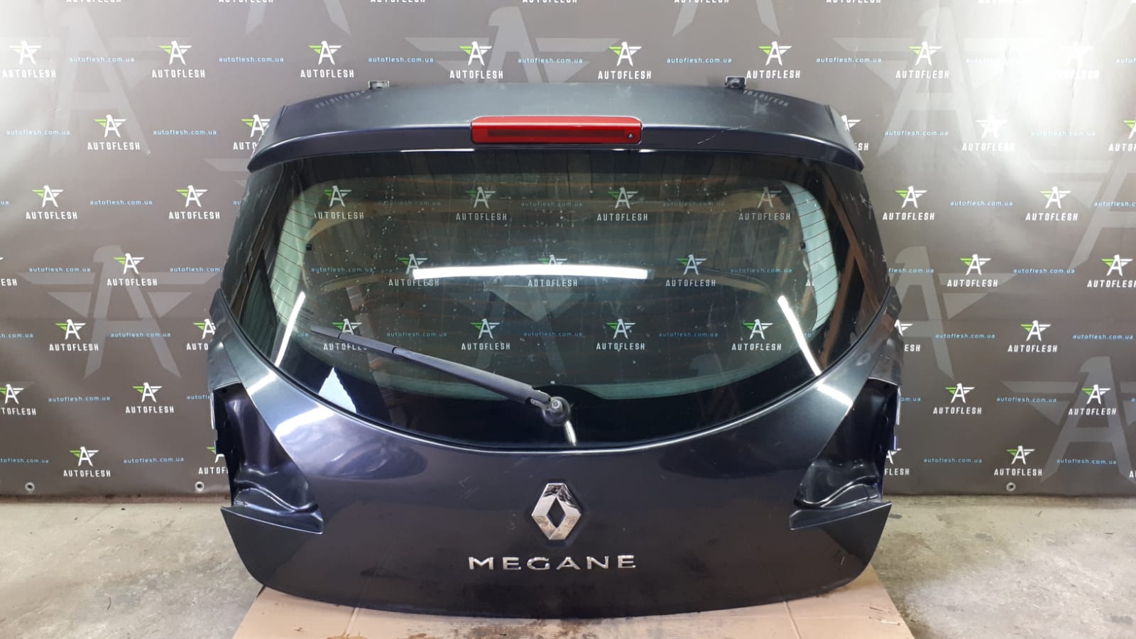 Б/у крышка багажника/ ляда 901001260R для Renault Megane III хэтчбек Б/у крышка багажника/ ляда 901001260R для Renault Megane III хэтчбек