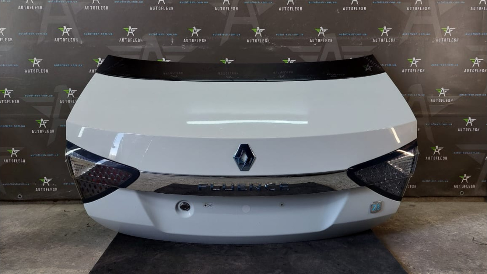 Б/у крышка багажника в сборе/ ляда 901005348R/ 901002563R для Renault Fluence