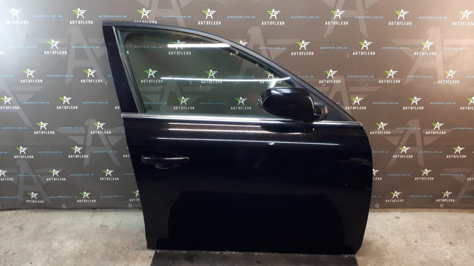 Б/у дверь передняя правая 8K0831052J для Audi A4 Avant