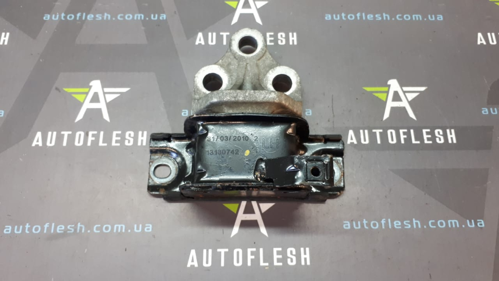 Б/у подушка двигателя/ опора двигателя левая 13130742, 468646740 для Opel Corsa D Б/у подушка двигателя/ опора двигателя левая 13130742, 468646740 для Opel Corsa D