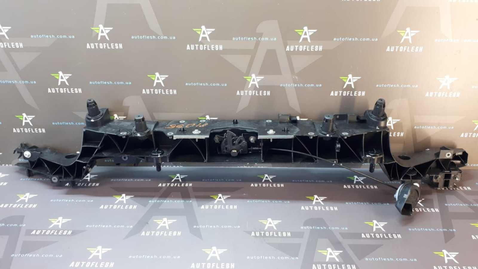 Б/у усилитель передней панели 752108751R для Renault Zoe