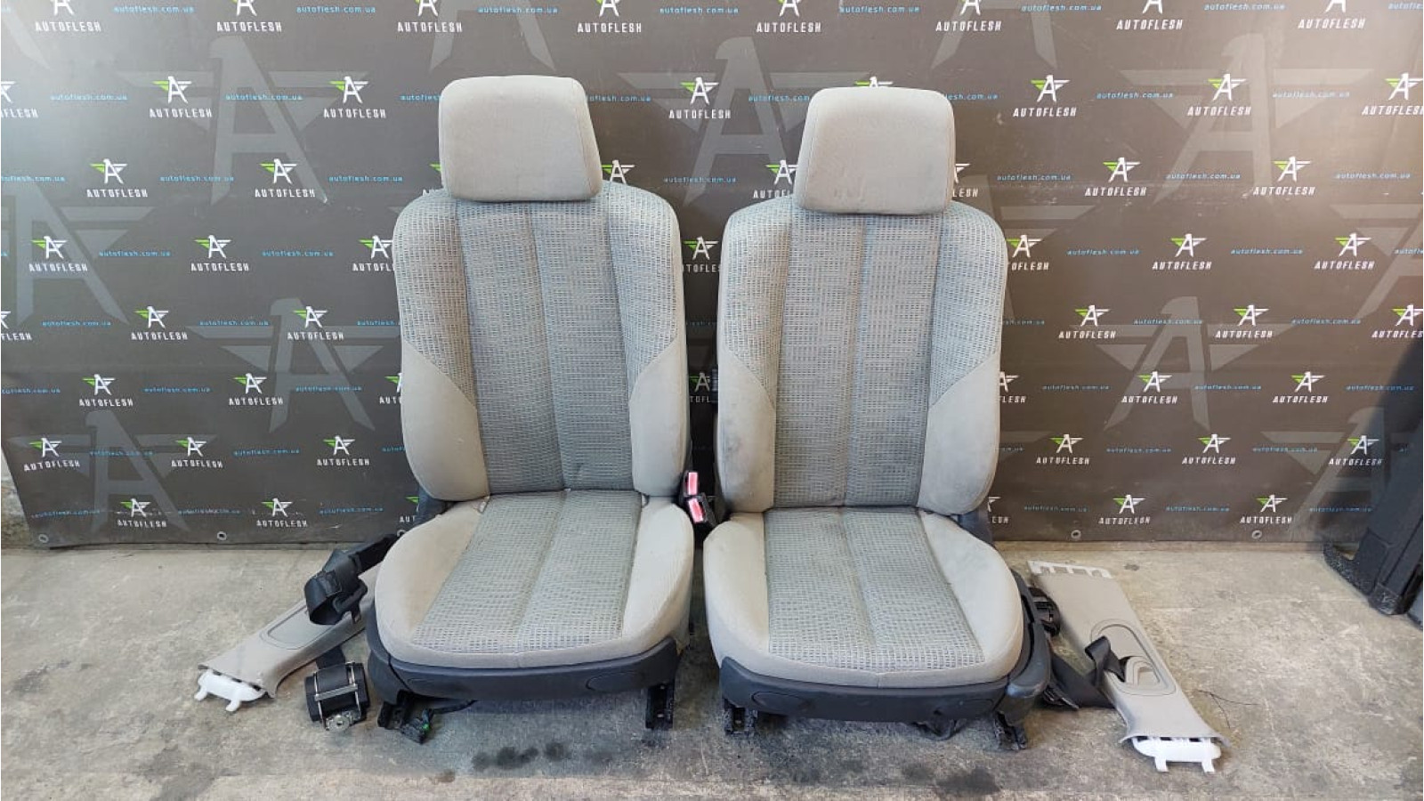 Б/у сиденья передние для Renault Scenic II Б/у сиденья передние для Renault Scenic II