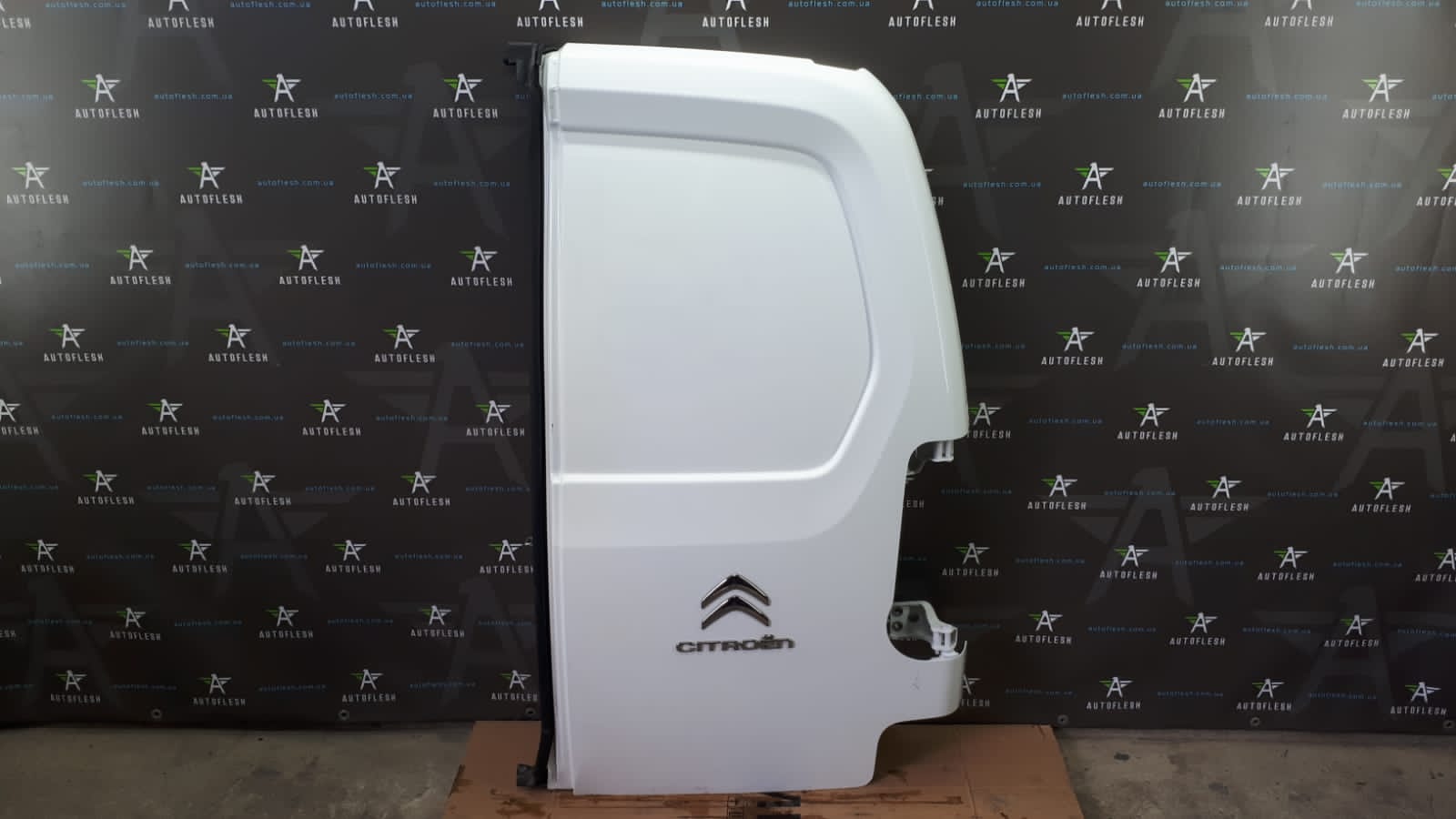 Б/у дверь задняя правая/ дверь распашная глухая 8703E3 для Citroen Berlingo/ Peugeot Partner