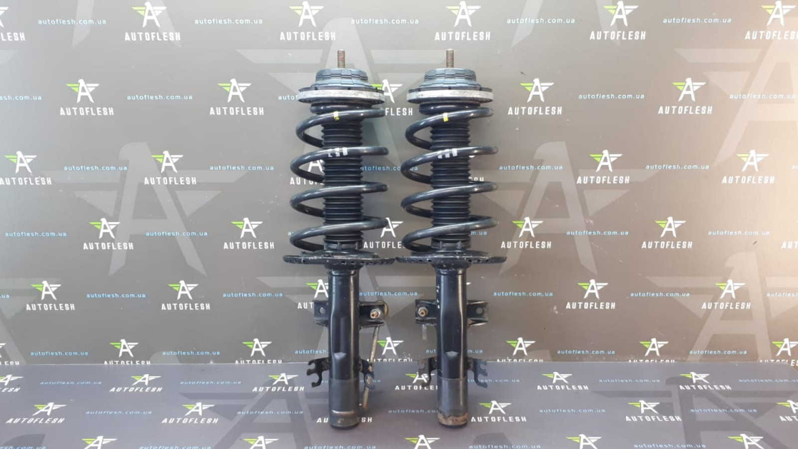 Б/у амортизатор передний 7H0413031N для Volkswagen Multivan V/ Transporter V