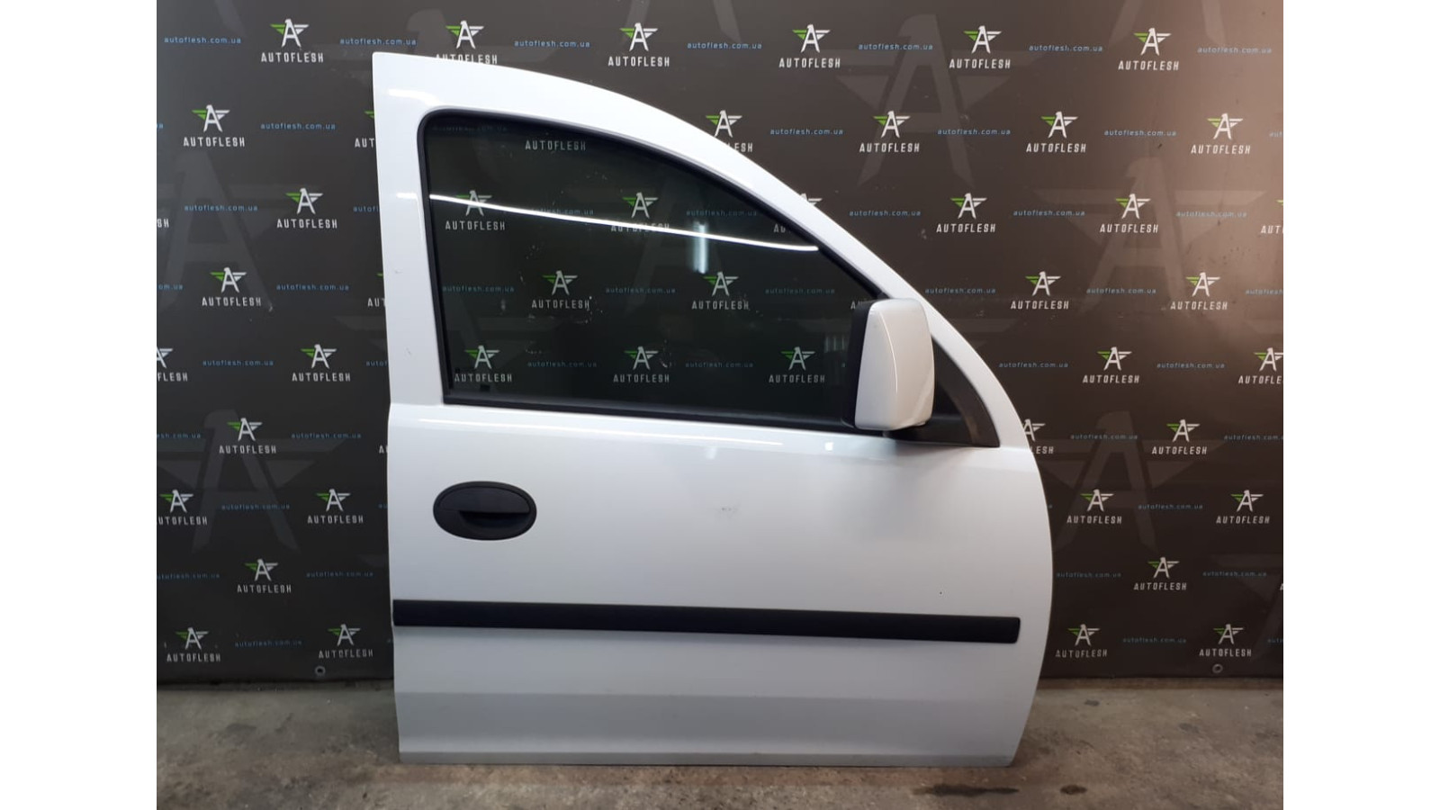 Б/у дверь передняя правая для Opel Combo