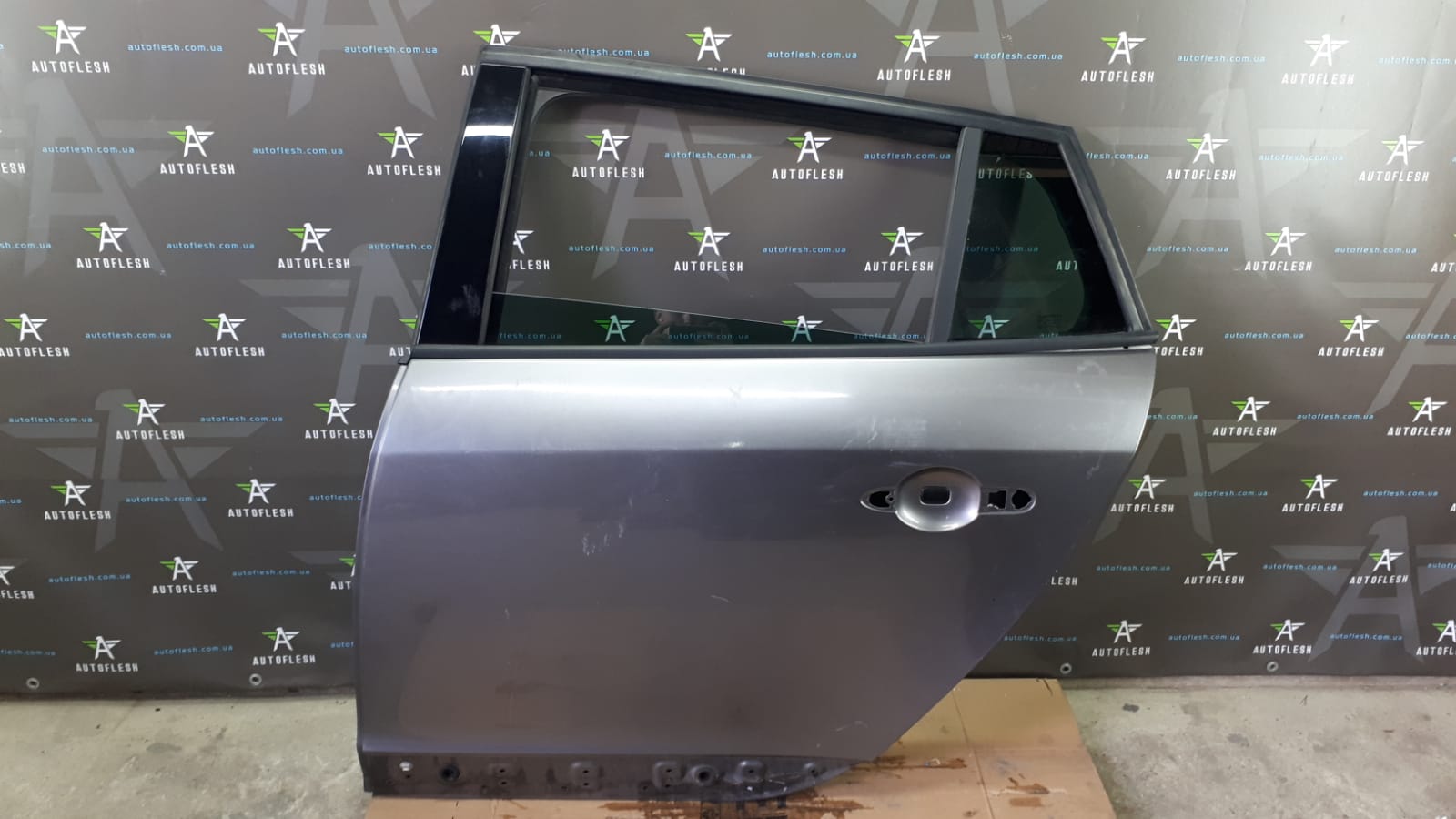 Б/у дверь задняя левая 821013264R для Renault Megane III