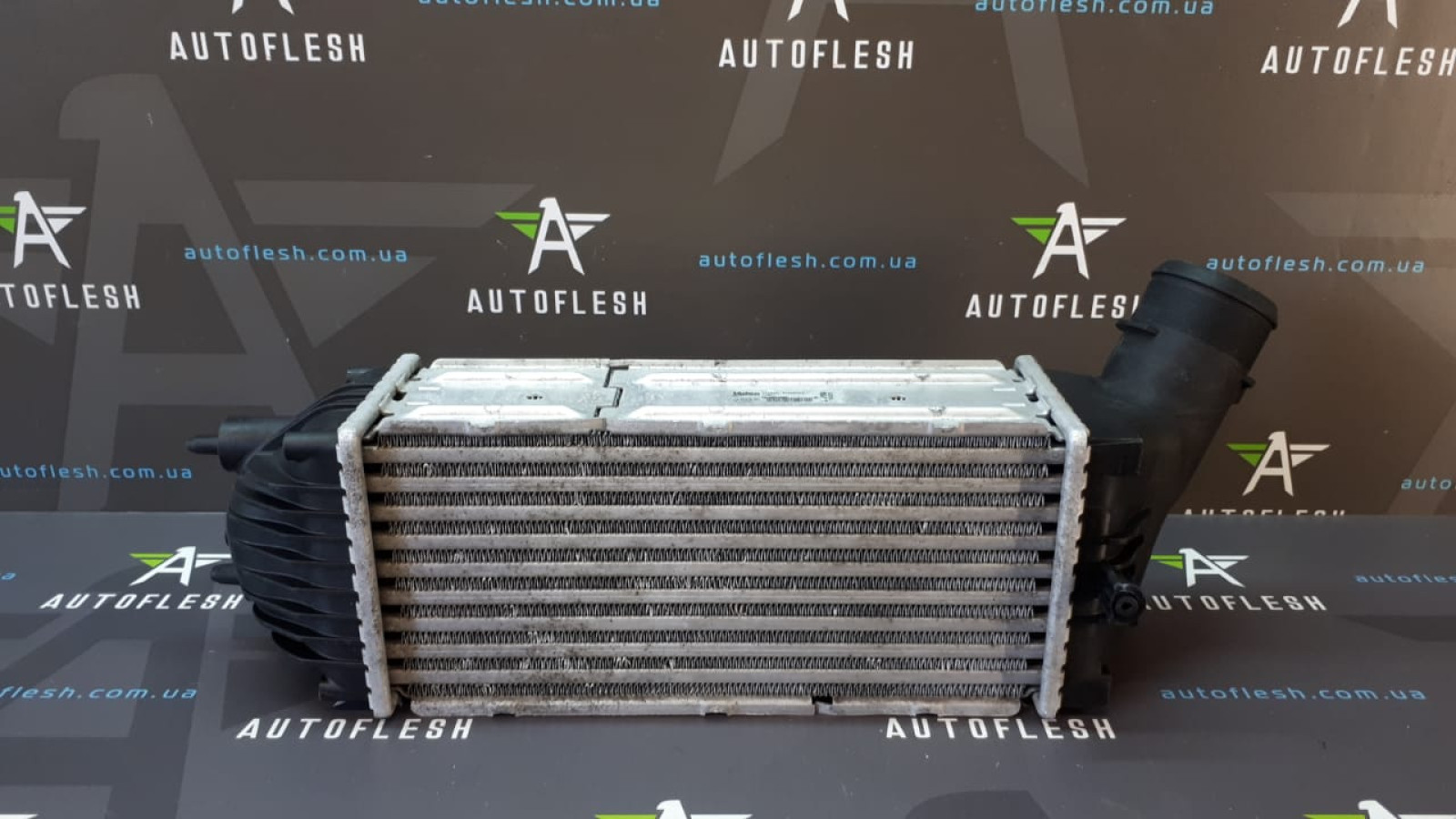 Б/у радиатор интеркуллера 9646694680 для Citroen C4/ Peugeot 307