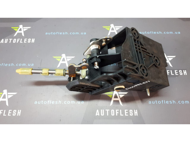 Б/у кулиса КПП 8200788671 для Renault Scenic II Б/у кулиса КПП 8200788671 для Renault Scenic II