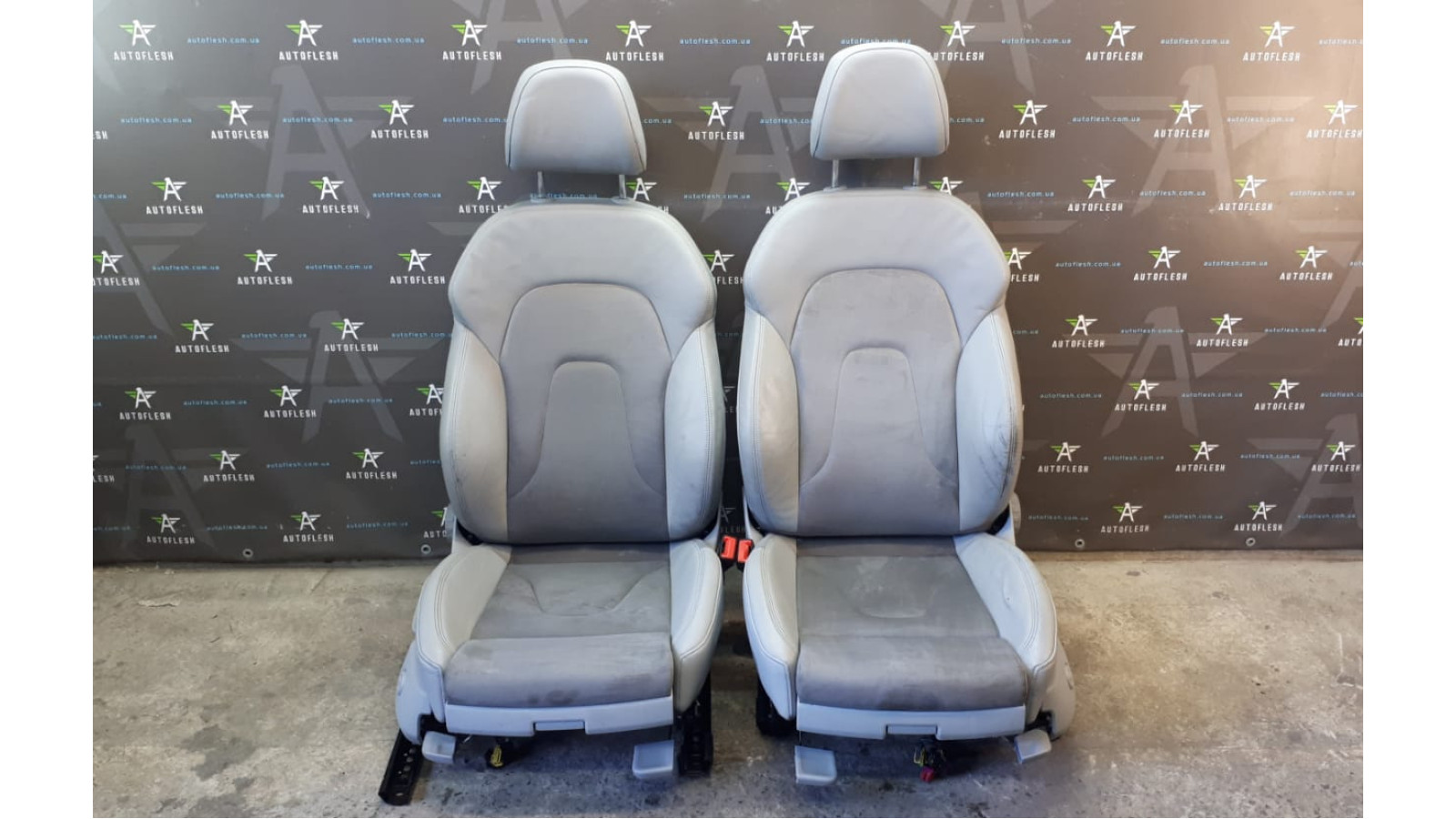 Б/у сиденья передние/ задние 8K0881105G (кожа, алькантара) для Audi A4 универсал Б/у сиденья передние/ задние 8K0881105G (кожа, алькантара) для Audi A4 универсал