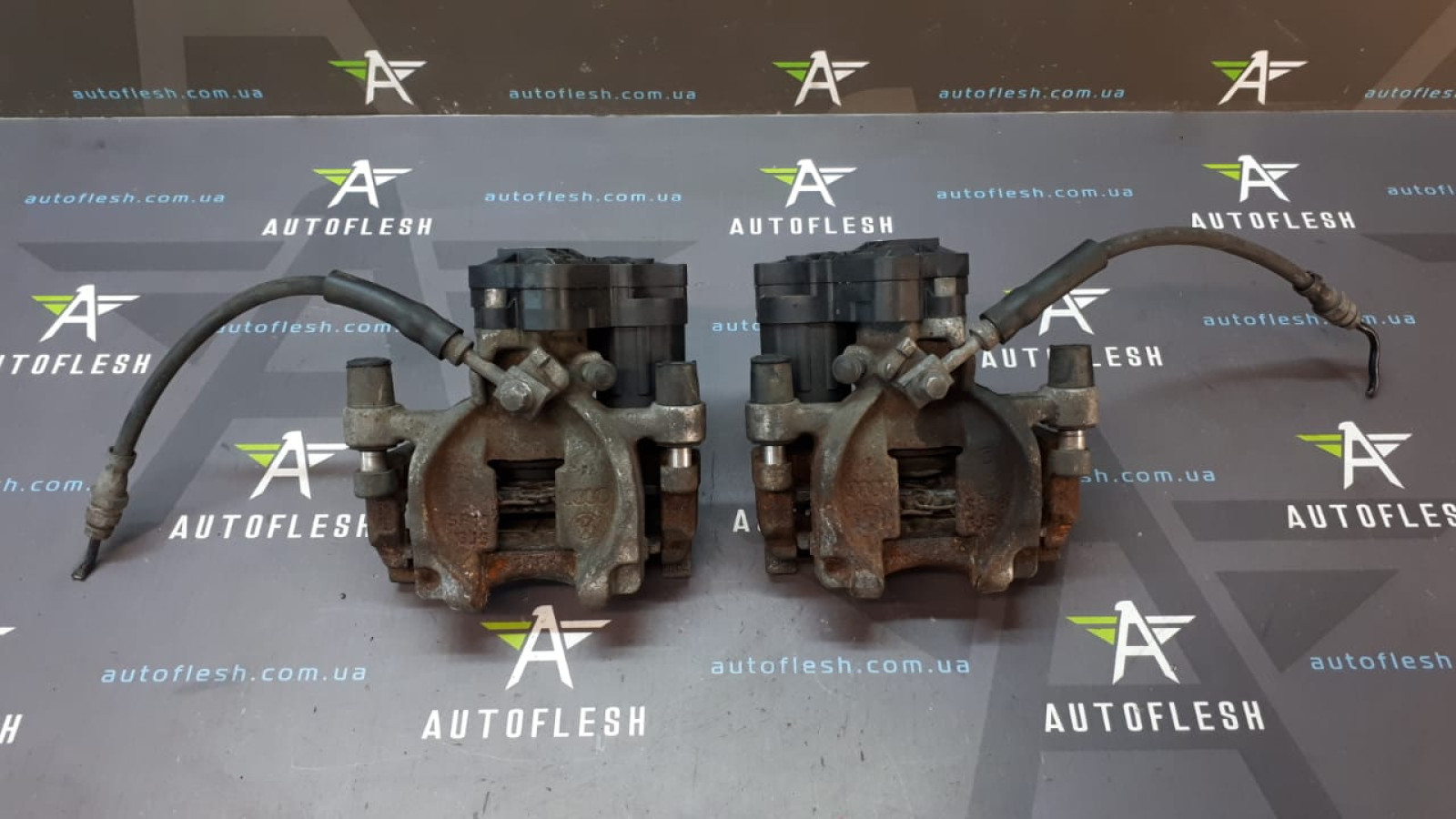 Б/у суппорт задний в сборе электрический 5Q0615406CK, 5Q0615405CK для Audi/ Seat/ Skoda/ Volkswagen