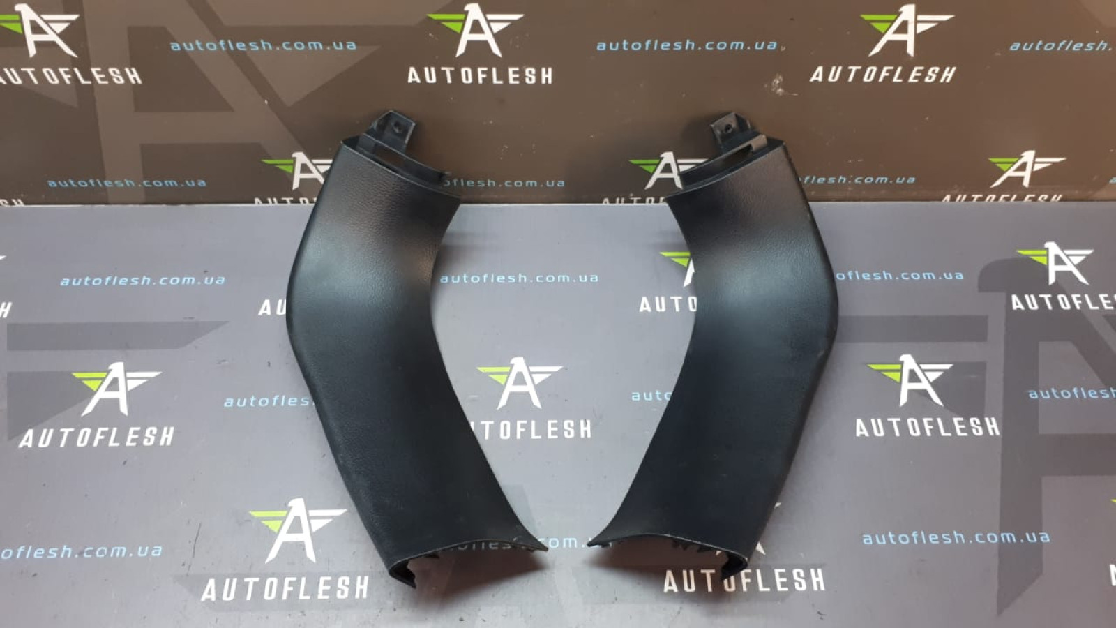 Б/у накладка крышки багажника 81741-3U000, 81731-3U000 для KIA Sportage