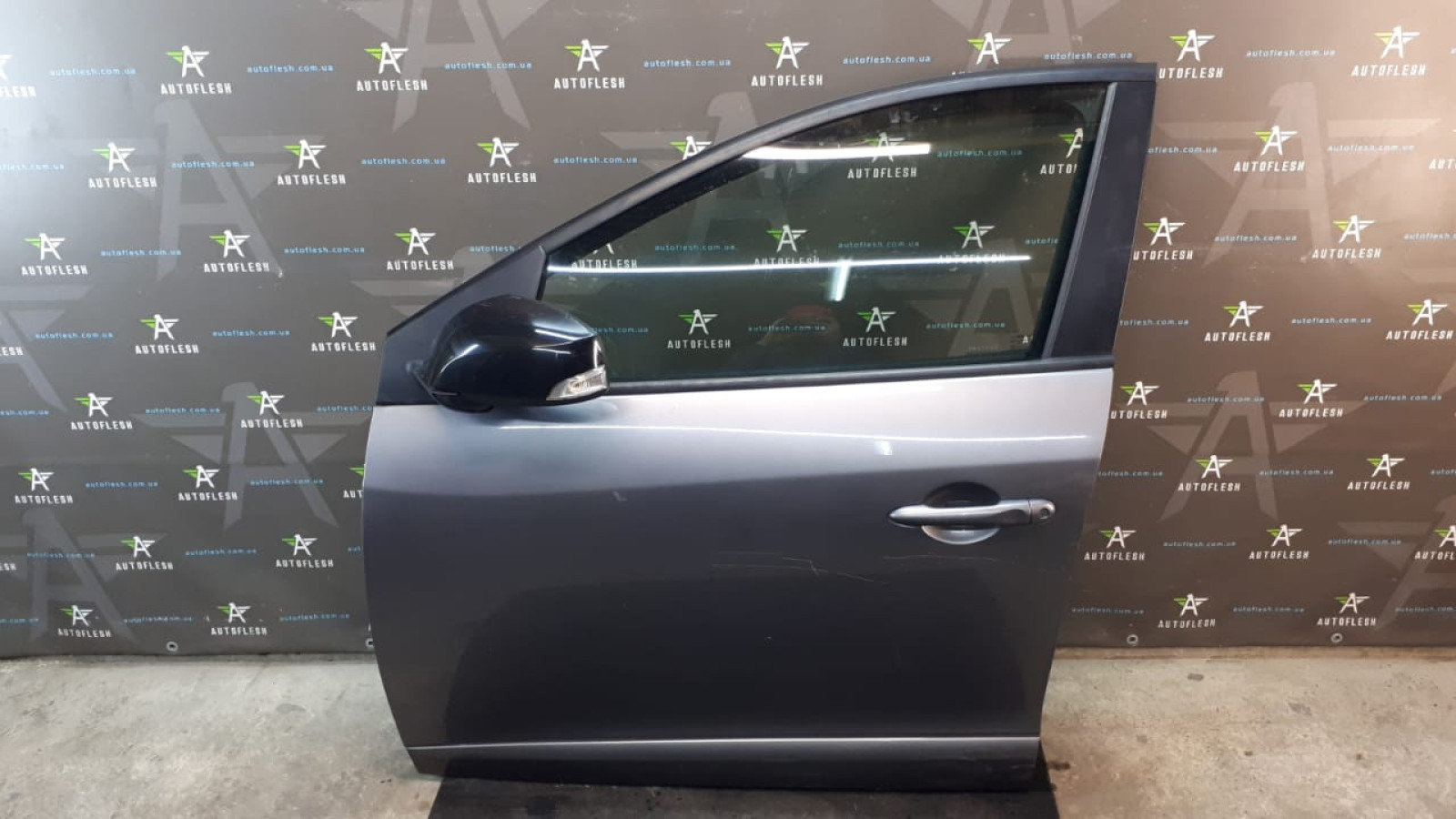 Б/у дверь передняя левая/ дверь водительская 801015772R для Renault Megane III