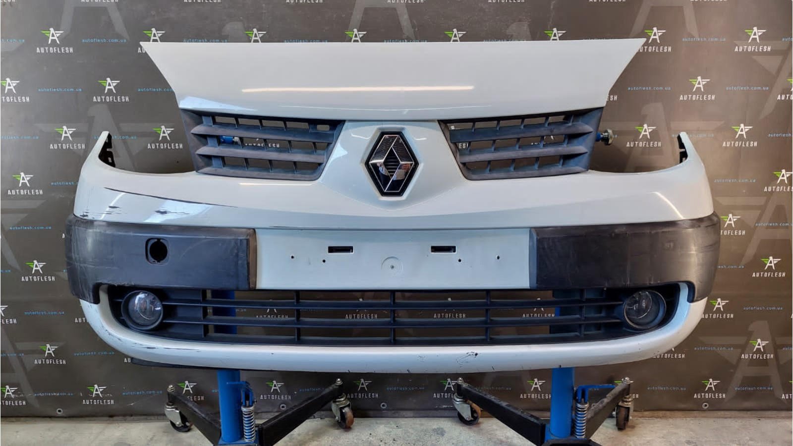 Б/у бампер передний в сборе для Renault Scenic II