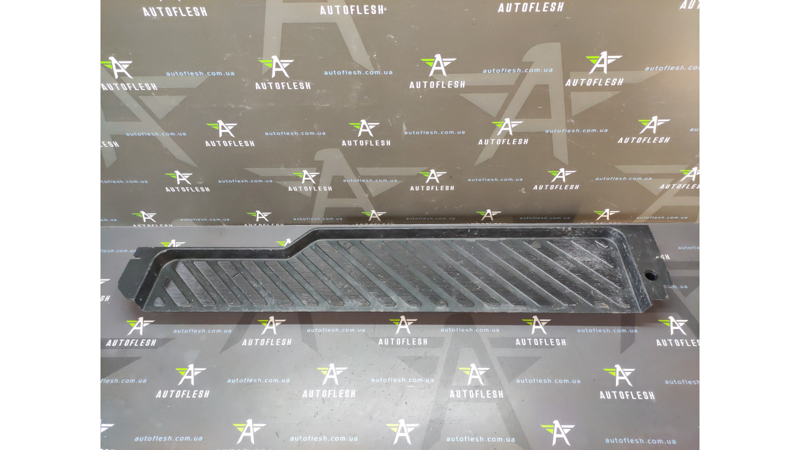 Б/в накладка порога права 9016861128 для Mercedes Sprinter/ Volkswagen LT II