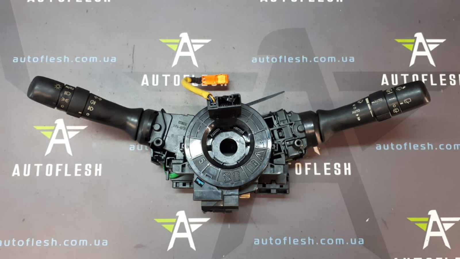 Б/у подрулевой переключатель правый 934202E015 для Hyundai Tucson