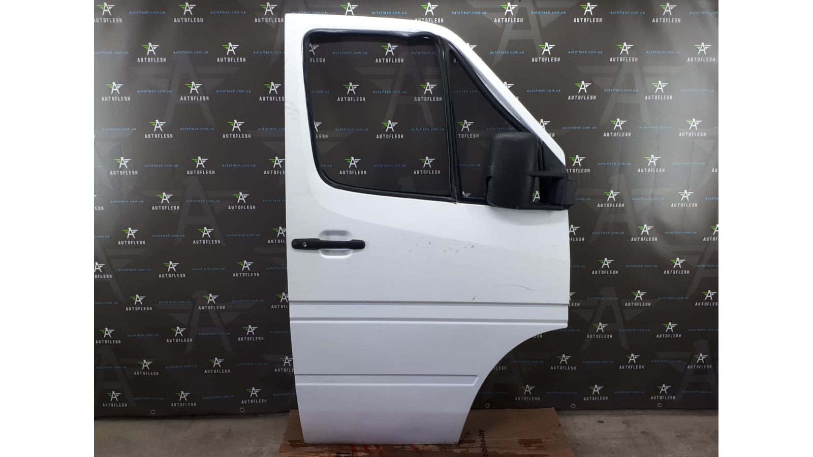 Б/у дверь передняя правая A9017200405 для Mercedes Sprinter