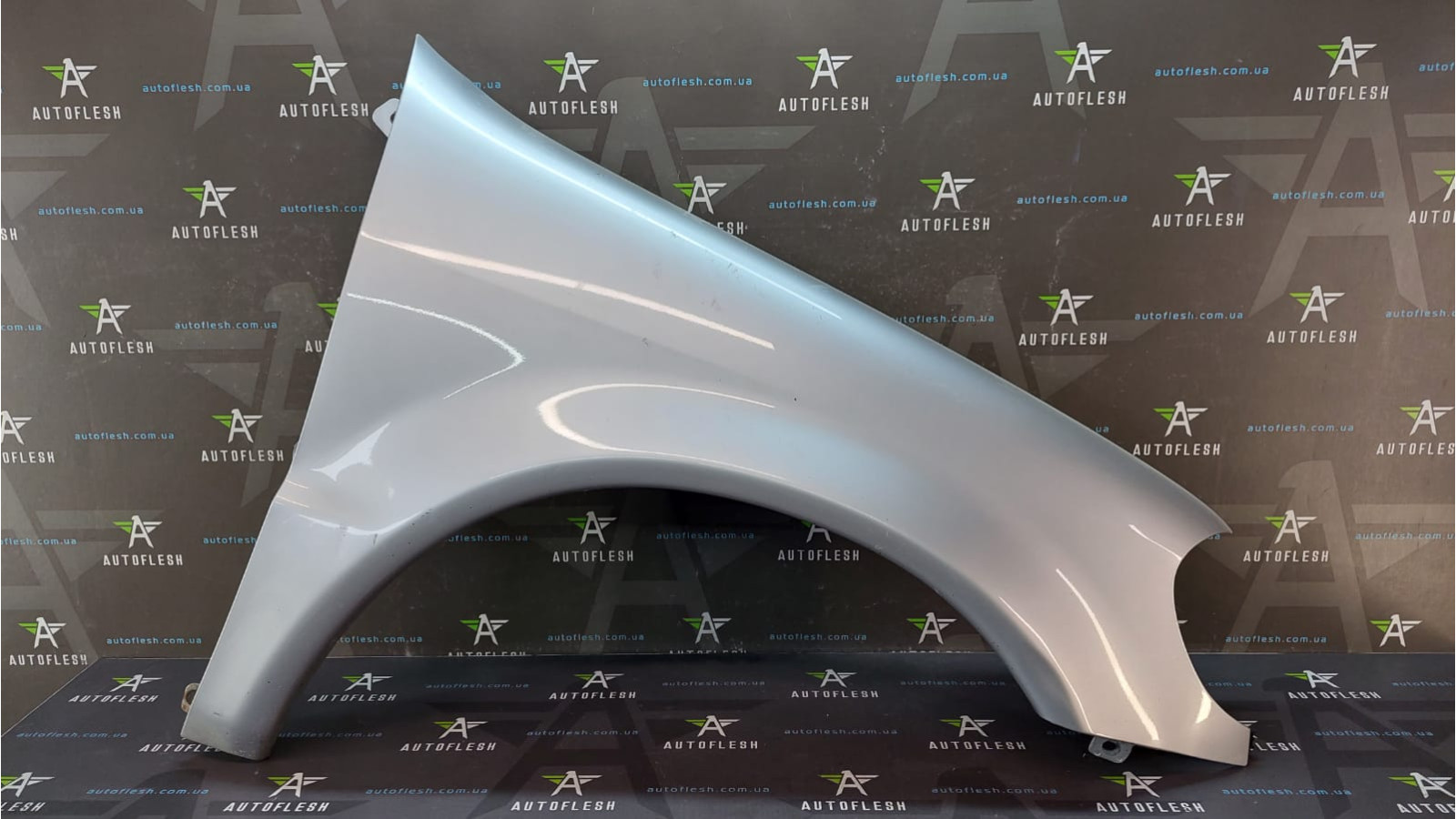 Б/у крыло переднее правое A1638801406 для Mercedes ML-Class