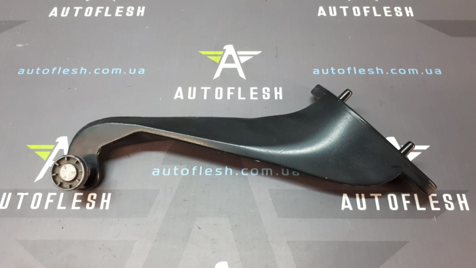 Б/у ролик боковой сдвижной двери правой 9033AY, 9680486880 для Citroen Berlingo/ Peugeot Partner Б/у ролик боковой сдвижной двери правой 9033AY, 9680486880 для Citroen Berlingo/ Peugeot Partner