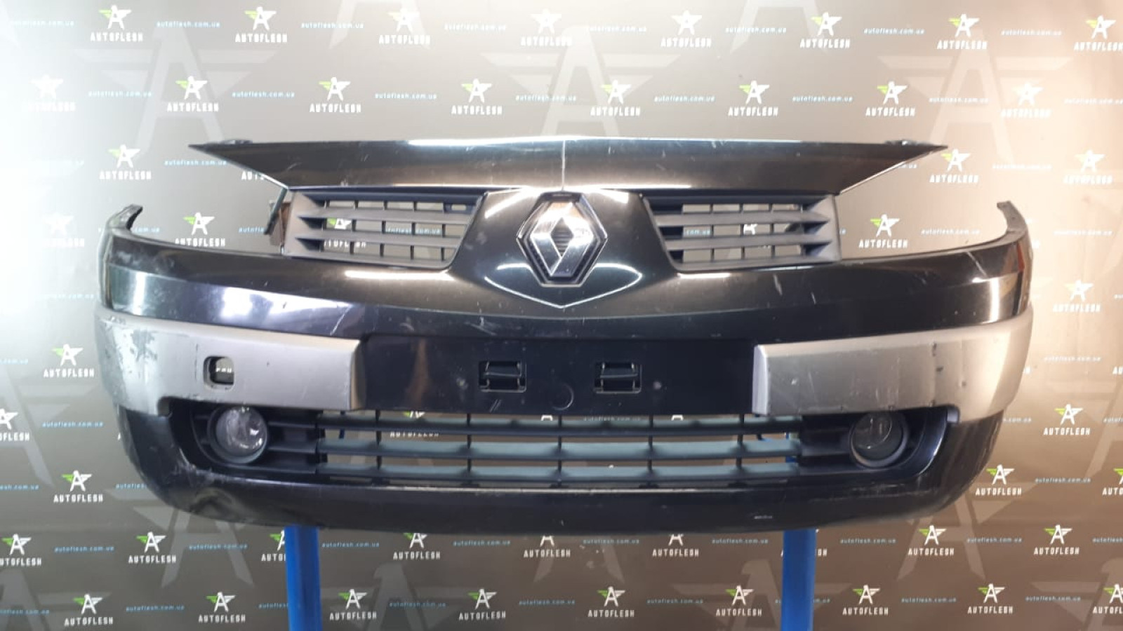 Б/у бампер передний в сборе 8200142000, 8200142001 для Renault Megane II