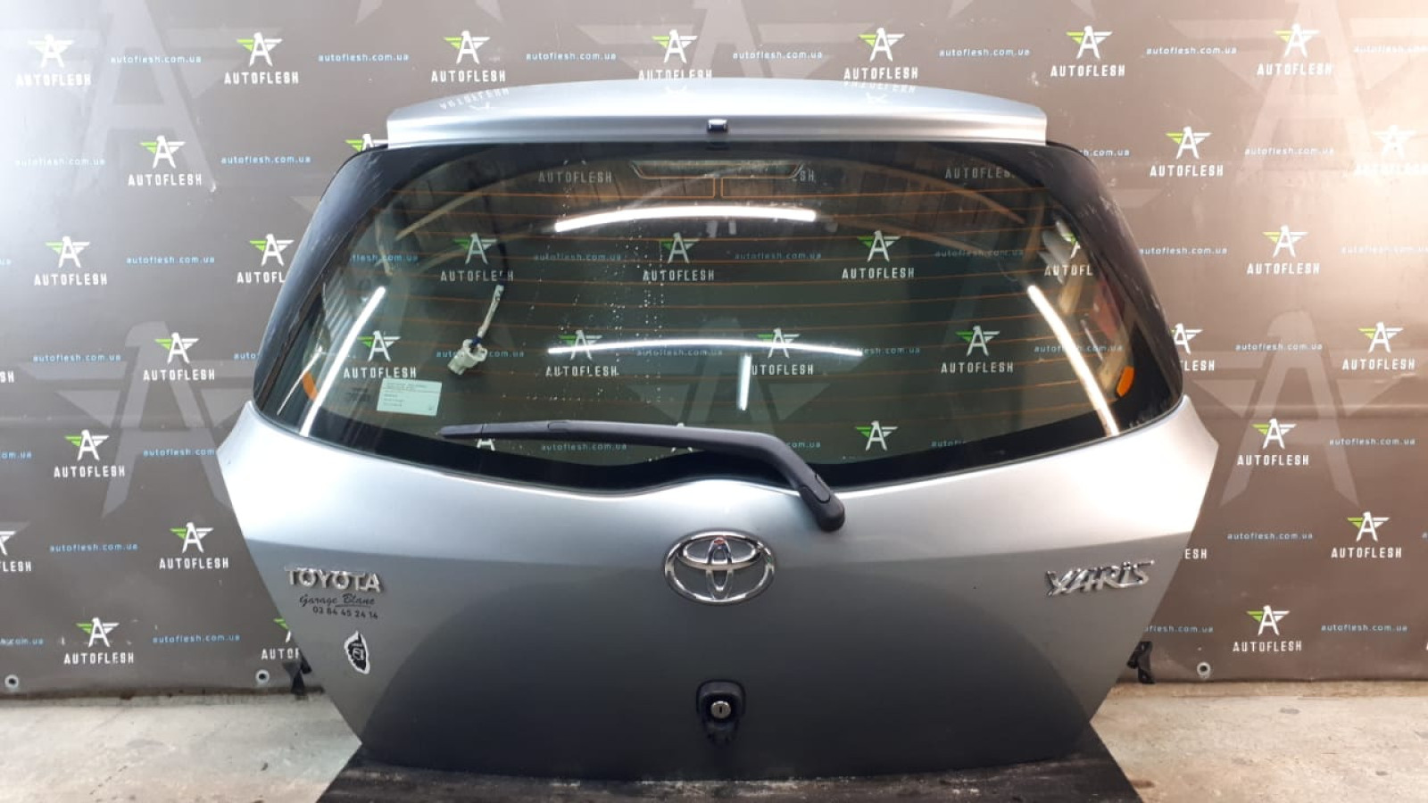 Б/у крышка багажника в сборе/ ляда 670050D030, 681050D050 для Toyota Yaris II