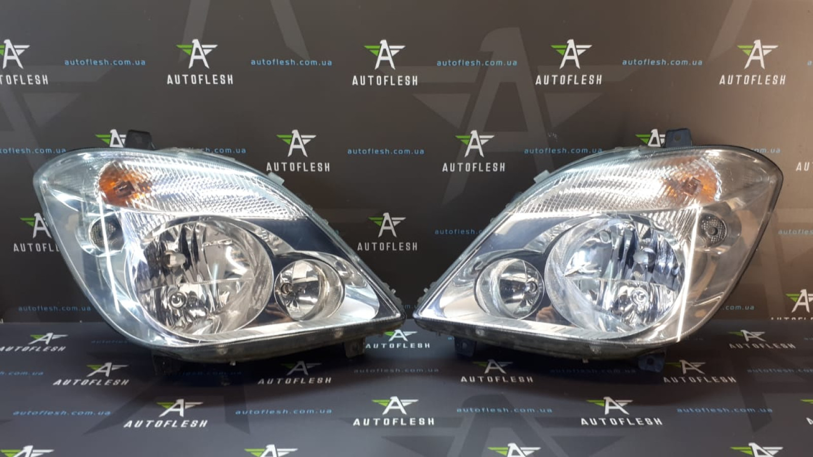 Б/у фара основная левая A9068200161 для Mercedes Sprinter Б/у фара основная левая A9068200161 для Mercedes Sprinter