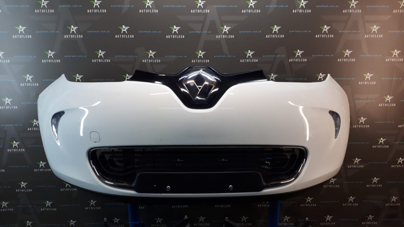 Б/у бампер передний в сборе 620102855R, 266007997R, 266059193R для Renault Zoe