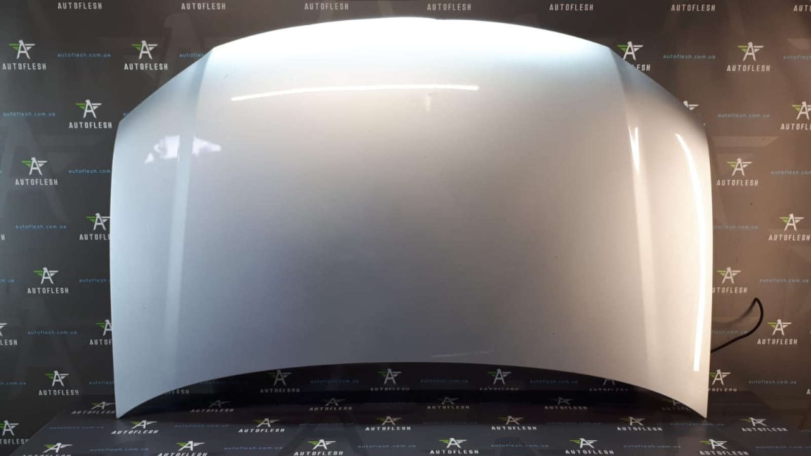 Б/у капот в сборе 1T0823155H для Volkswagen Touran Б/у капот в сборе 1T0823155H для Volkswagen Touran