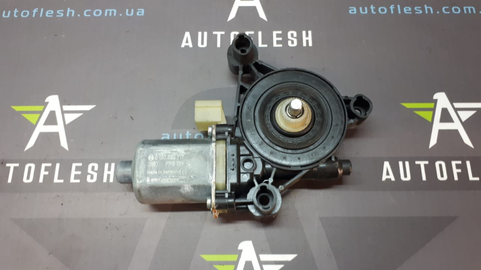 Б/у моторчик стеклоподъемника передний левый 5Q0959801B для Audi/ Seat/ Skoda/ Volkswagen