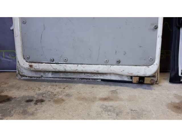 Б/у дверь задняя для Volkswagen T4 (Transporter) Б/у дверь задняя для Volkswagen T4 (Transporter)