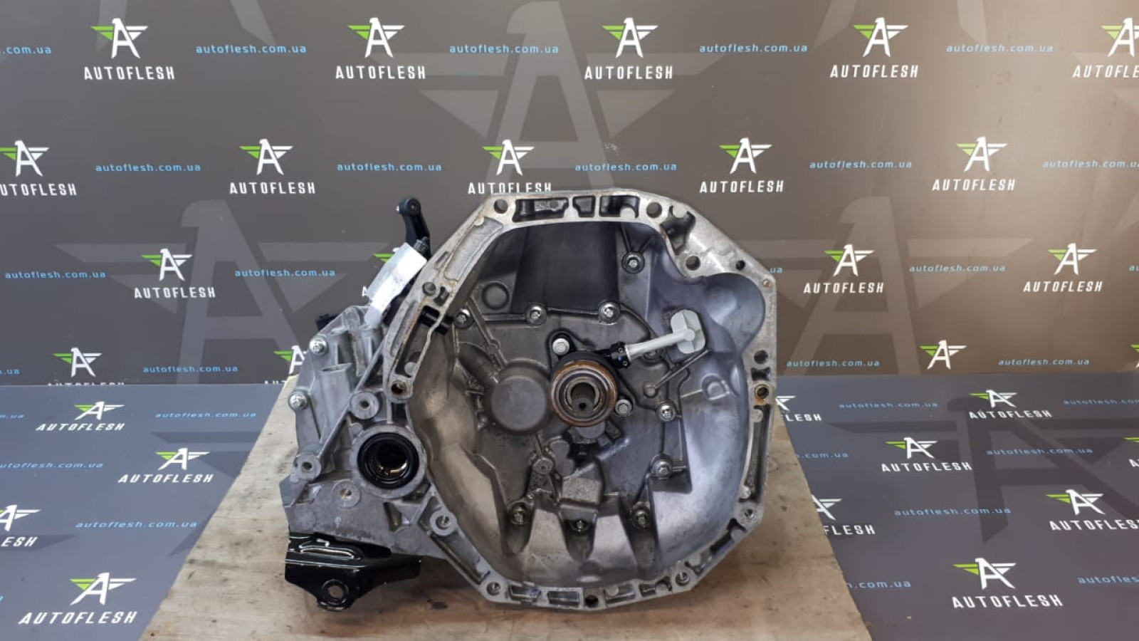 Б/у коробка передач/ КПП JR5332, 320102623R для Dacia/ Renault