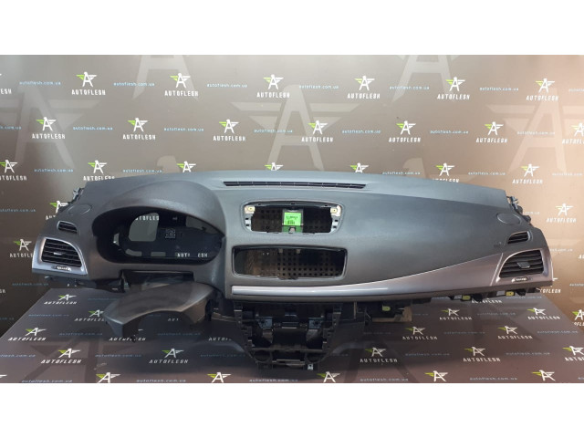 Б/у панель безопасности/ торпеда/ консоль 681005907R для Renault Megane III Б/у панель безопасности/ торпеда/ консоль 681005907R для Renault Megane III