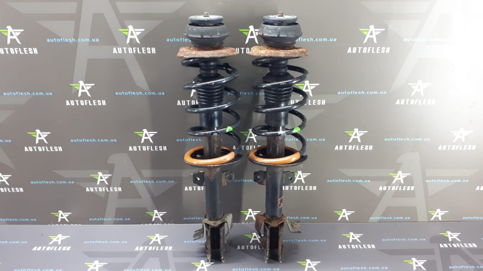 Б/у амортизатор передний 8200813791 для Dacia Duster/ Renault Duster