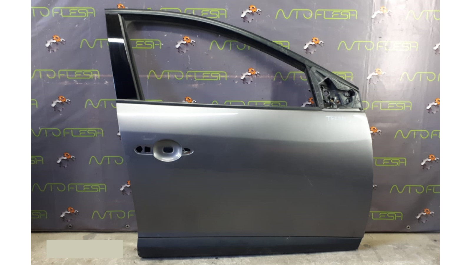 Б/у дверь передняя правая, код краски TEKNM для Renault Megane III