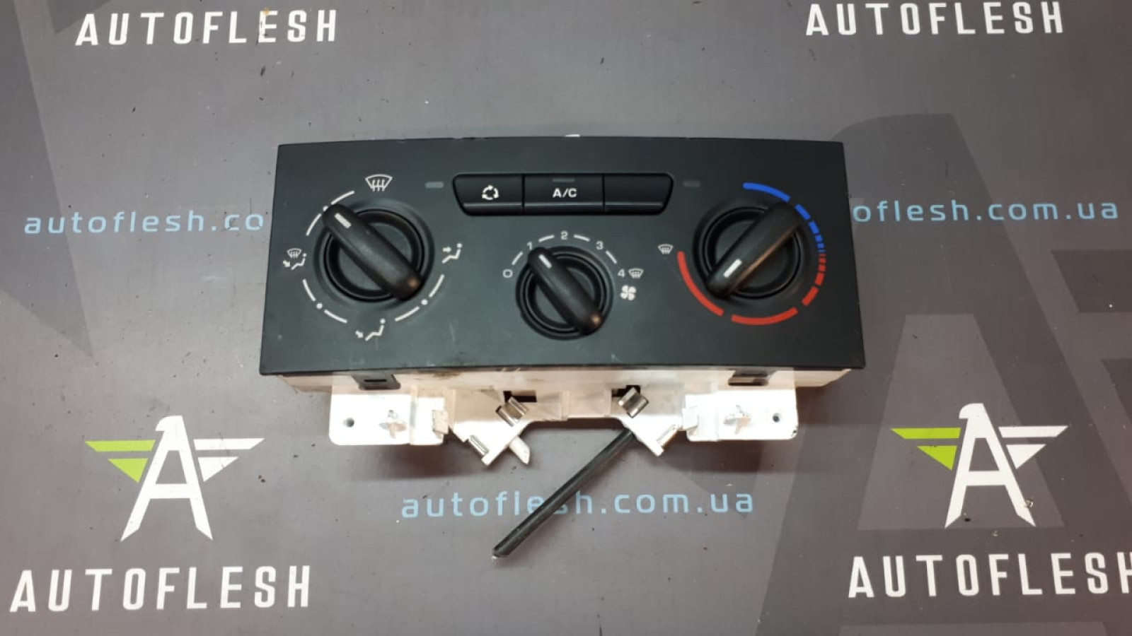 Б/у блок управления печкой/ климат-контролем 9676532480 для Citroen Berlingo/ Peugeot Partner